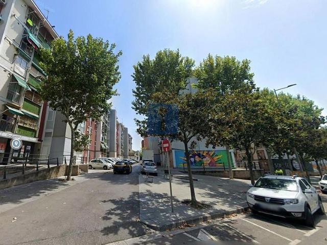 Piso en venta en calle Del Desmai, Cornellà de Llobregat, de 60 m² 2 habitaciones por 130.900