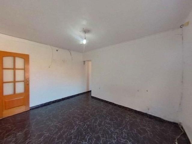 Piso en venta en calle Del Dibuixant Junceda, Rubí, de 54 m² 3 habitaciones por 114.000