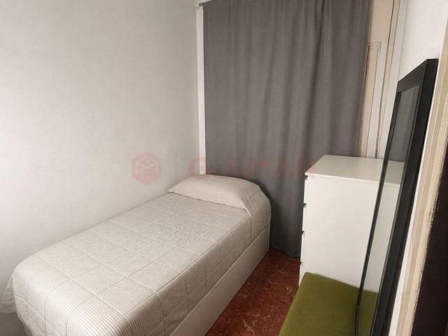 Piso en venta en calle Del Doctor Letamendi, Barcelona, de 45 m² 3 habitaciones por 180.000