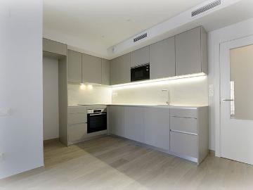 Piso en venta en calle Del Doctor Martí Julià, Hospitalet de Llobregat, L´, de 51 m² 2 habitaciones por 323.000