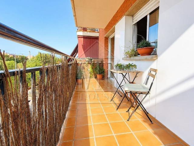 Piso en venta en calle Del Doctor Robert, Badalona, de 101 m² 3 habitaciones por 365.000