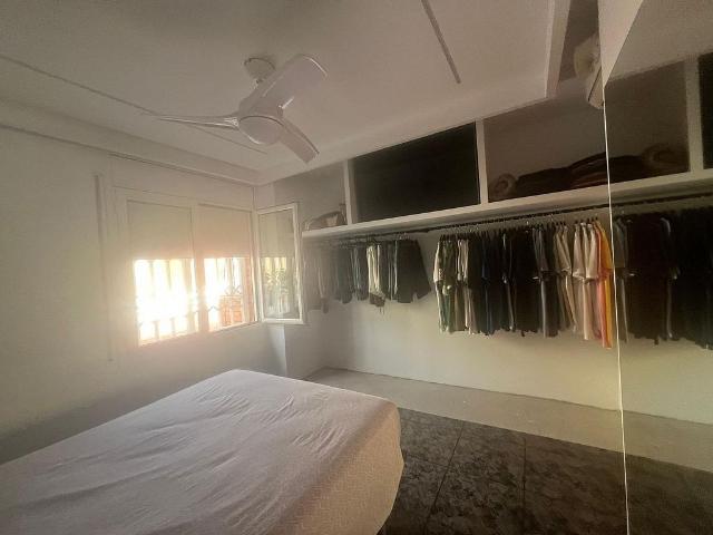 Piso en venta en calle Del Doctor Robert, Badalona, de 60 m² 3 habitaciones por 290.000