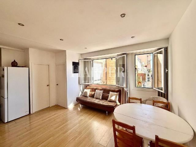Piso en venta en calle Del Dos de Maig, Barcelona, de 52 m² 2 habitaciones por 355.000