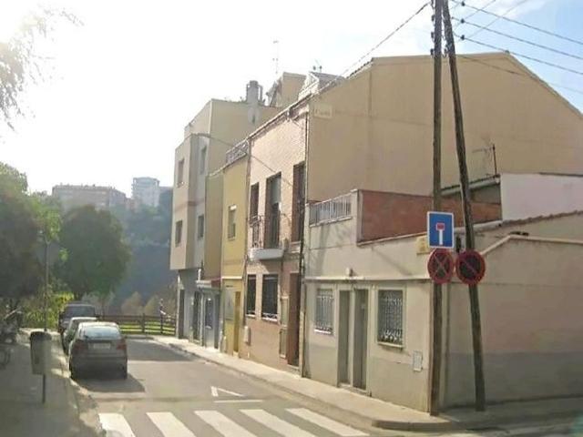 Piso en venta en calle Del Duero, Sabadell, de 48 m² 1 habitación por 25.000