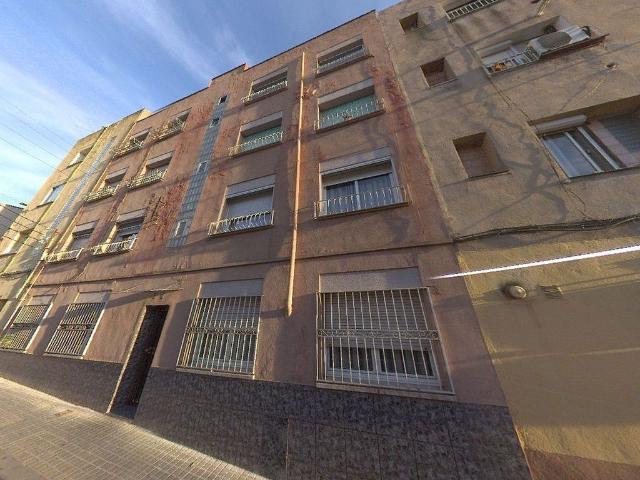 Piso en venta en calle Del Duero, Sabadell, de 57 m² 3 habitaciones por 93.000