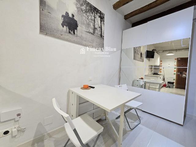 Piso en venta en calle Del Fonollar, Barcelona, de 27 m² 1 habitación por 145.000