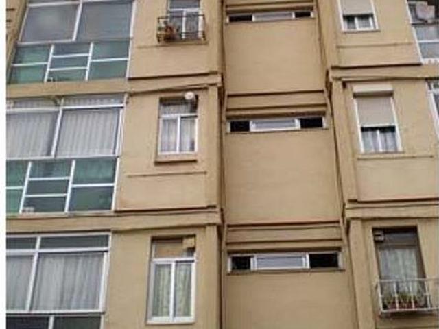 Piso en venta en calle Del Flamicell, Sabadell, de 77 m² 3 habitaciones por 88.000