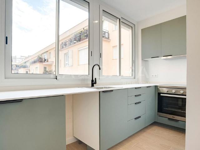 Piso en venta en calle Del Francolí, Barcelona, de 60 m² 2 habitaciones por 440.000