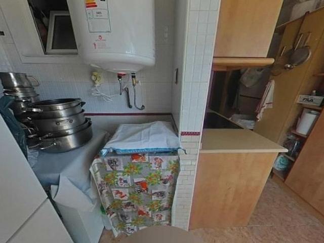 Piso en venta en calle Del Freixe, Cornellà de Llobregat, de 49 m² 3 habitaciones por 135.125