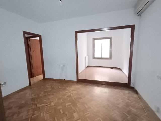 Piso en venta en calle Del Freser, Barcelona, de 65 m² 2 habitaciones por 275.000