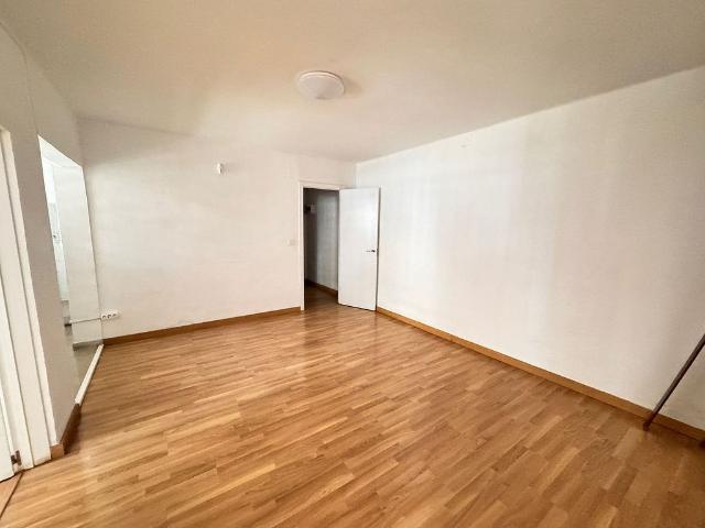 Piso en venta en calle Del Gaià, Barcelona, de 56 m² 3 habitaciones por 216.000