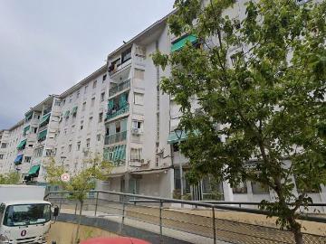 Piso en venta en calle Del Garrofer, Cornellà de Llobregat, de 60 m² 3 habitaciones por 149.000