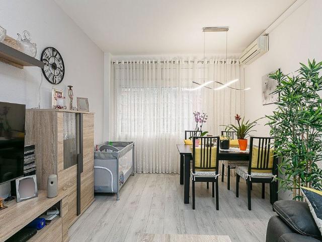 Piso en venta en calle Del Guadiana, Barcelona, de 73 m² 3 habitaciones por 265.000