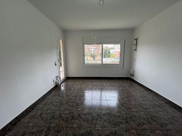 Piso en venta en calle Del Llobregat, Esparreguera, de 72 m² 4 habitaciones por 195.000