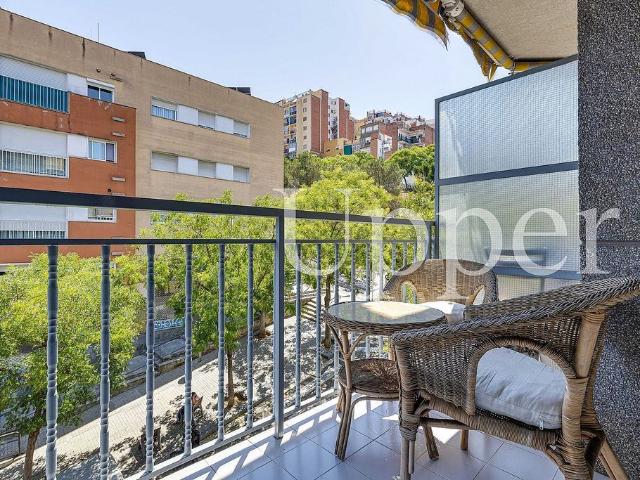 Piso en venta en calle Del Llobregós, Barcelona, de 70 m² 3 habitaciones por 345.000