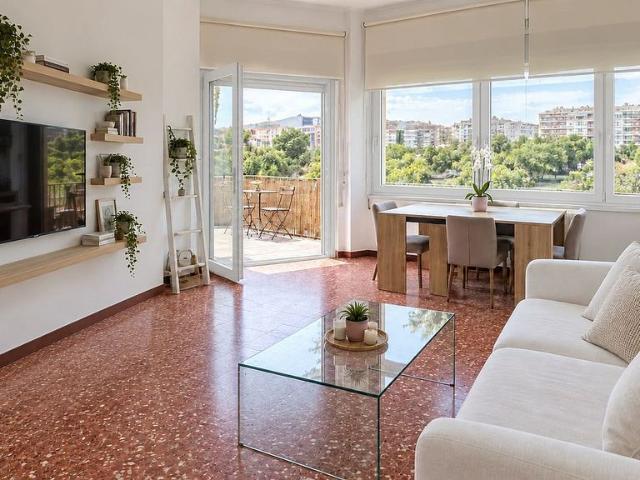Piso en venta en calle Del Marquès de Sentmenat, Barcelona, de 75 m² 3 habitaciones por 482.000