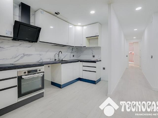 Piso en venta en calle Del Mas Casanovas, Barcelona, de 100 m² 2 habitaciones por 420.000