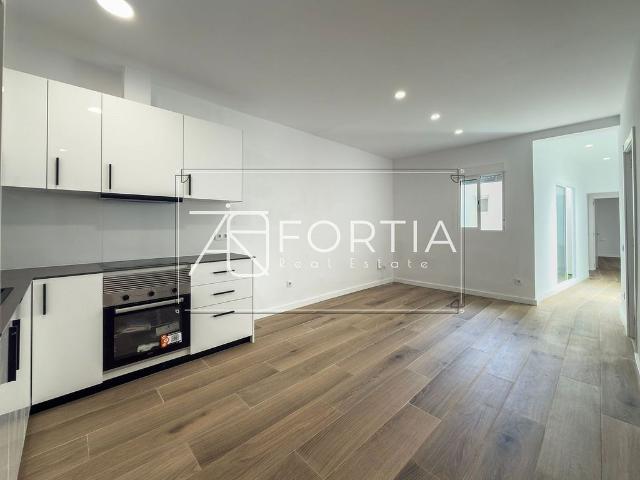 Piso en venta en calle Del Montseny, Hospitalet de Llobregat, L´, de 101 m² 3 habitaciones por 279.000