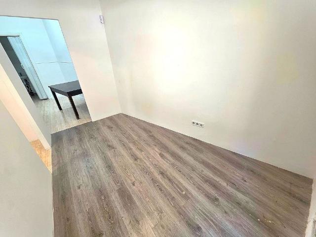 Piso en venta en calle Del Montseny, Hospitalet de Llobregat, L´, de 31 m² 1 habitación por 145.000