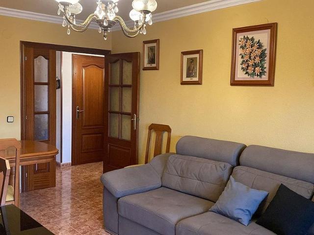 Piso en venta en calle Del Monestir de Poblet, Reus, de 91 m² 4 habitaciones por 150.000