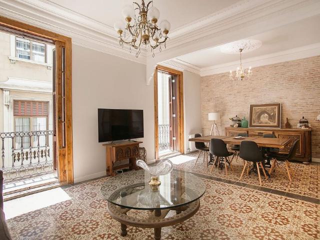 Piso en venta en calle Del Parc, Barcelona, de 105 m² 3 habitaciones por 735.000