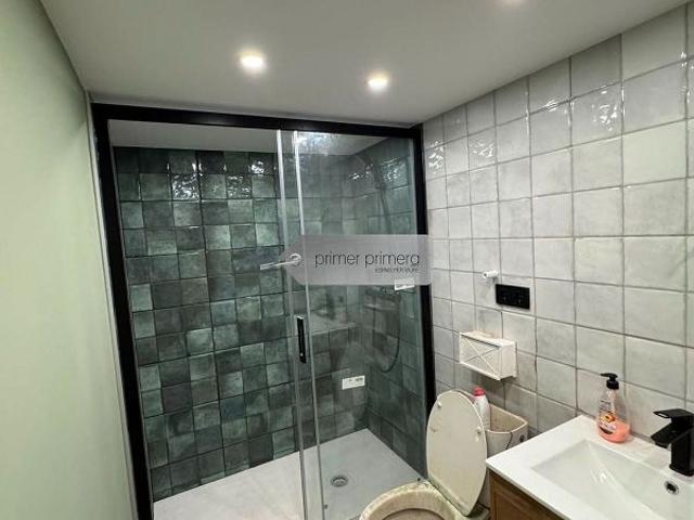 Piso en venta en calle Del Parlament, Barcelona, de 54 m² 2 habitaciones por 330.000