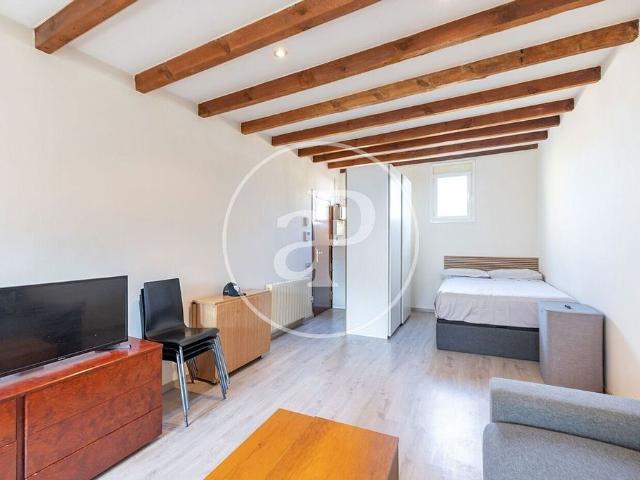 Piso en venta en calle Del Parlament, Barcelona, de 39 m² 1 habitación por 330.000