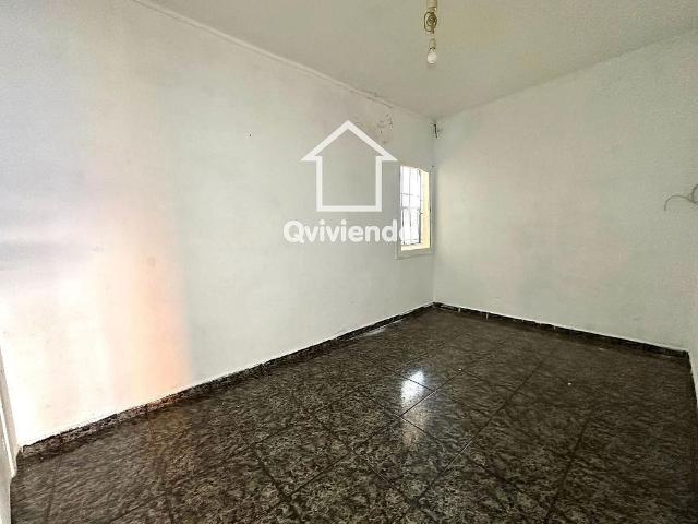 Piso en venta en calle Del Pasteral, Sabadell, de 56 m² 3 habitaciones por 105.000