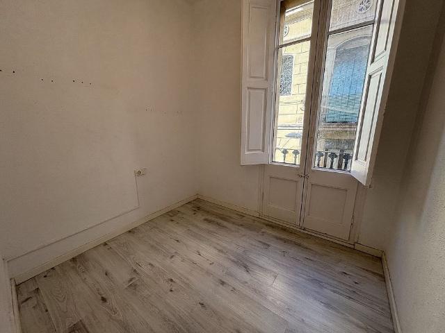 Piso en venta en calle Del Penedès, Barcelona, de 94 m² 4 habitaciones por 445.000