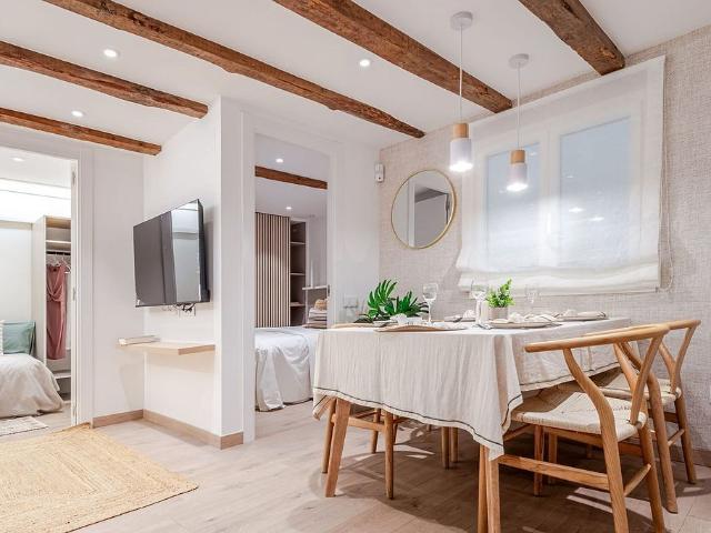 Piso en venta en calle Del Perill, Barcelona, de 38 m² 2 habitaciones por 330.000