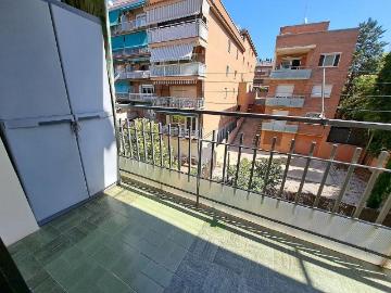 Piso en venta en calle Del Pintor Josep Pinós, Barcelona, de 65 m² 3 habitaciones por 260.000