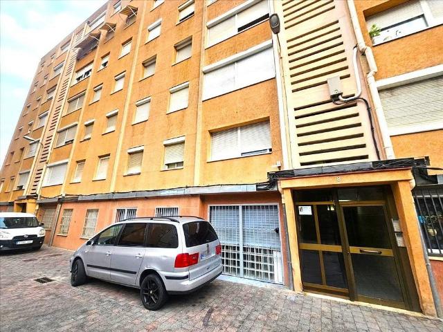 Piso en venta en calle Del Pinar, Rubí, de 60 m² 2 habitaciones por 60.000