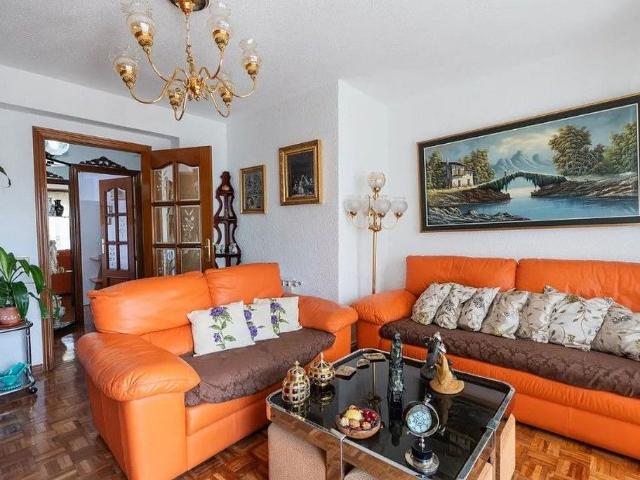 Piso en venta en calle Del Pisuerga, Barcelona, de 100 m² 4 habitaciones por 630.000