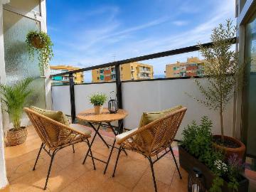 Piso en venta en calle Del Pont del Treball Digne, Barcelona, de 55 m² 2 habitaciones por 290.000