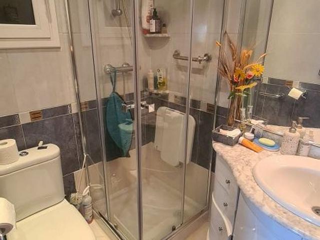 Piso en venta en calle Del Pont del Treball Digne, Barcelona, de 65 m² 2 habitaciones por 265.000