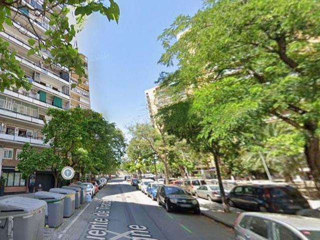 Piso en venta en calle Del Pont del Treball Digne, Barcelona, de 72 m² 1 habitación por 278.500