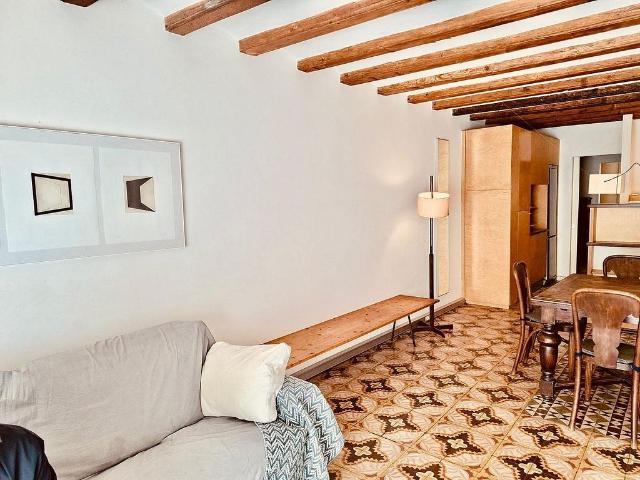 Piso en venta en calle Del Príncep de Viana, Barcelona, de 60 m² 1 habitación por 270.000