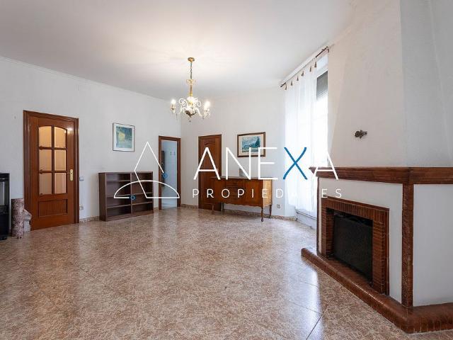 Piso en venta en calle Del Rajoler, Barcelona, de 100 m² 4 habitaciones por 370.000