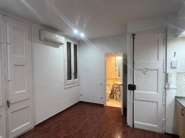 Piso en venta en calle Del Rector Bruguera, Barcelona, de 40 m² 1 habitación por 210.000