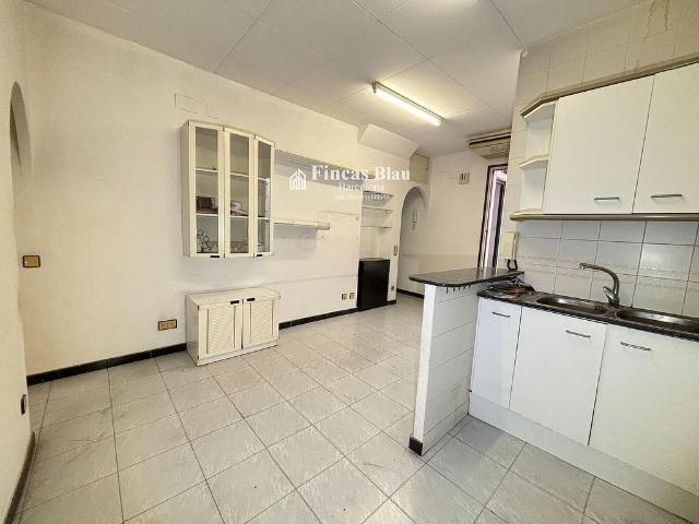 Piso en venta en calle Del Rec Comtal, Barcelona, de 50 m² 2 habitaciones por 210.000