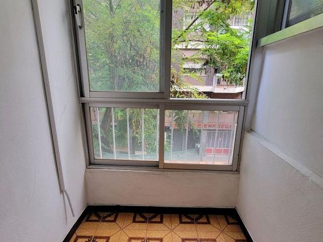 Piso en venta en calle Del Repartidor, Barcelona, de 60 m² 3 habitaciones por 295.000