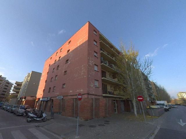 Piso en venta en calle Del Riu Güell, Girona, de 71 m² 3 habitaciones por 110.400