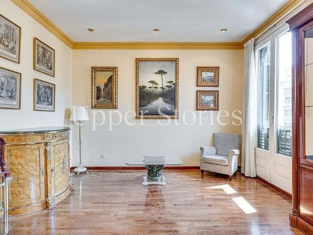 Piso en venta en calle Del Rosselló, Barcelona, de 100 m² 3 habitaciones por 765.000