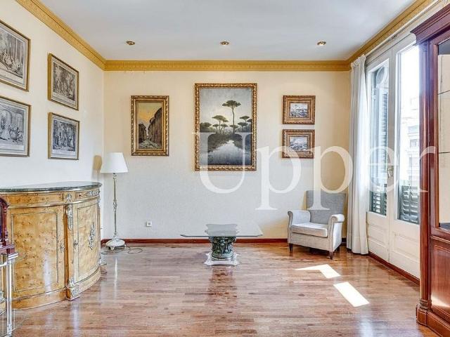 Piso en venta en calle Del Rosselló, Barcelona, de 100 m² 3 habitaciones por 765.000
