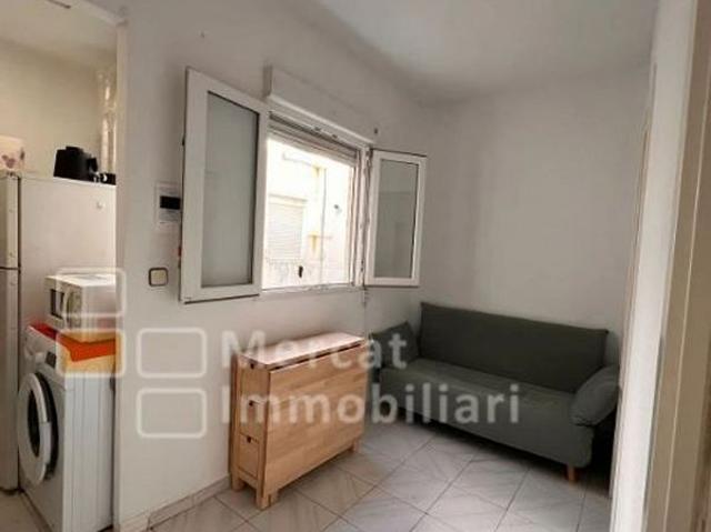 Piso en venta en calle Del Rosselló, Hospitalet de Llobregat, L´, de 47 m² 2 habitaciones por 190.000
