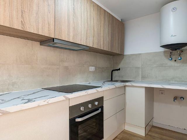 Piso en venta en calle Del Rosselló, Hospitalet de Llobregat, L´, de 65 m² 3 habitaciones por 200.000