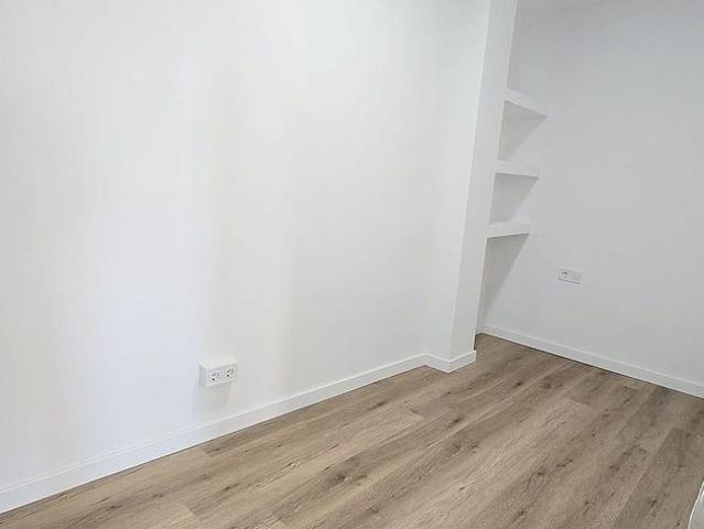 Piso en venta en calle Del Sindicat, Terrassa, de 77 m² 3 habitaciones por 184.900