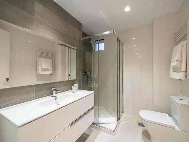 Piso en venta en calle Dels Còdols, Barcelona, de 120 m² 4 habitaciones por 480.000