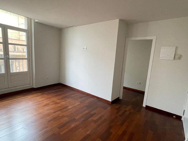 Piso en venta en calle Dels Canvis Nous, Barcelona, de 50 m² 2 habitaciones por 355.000