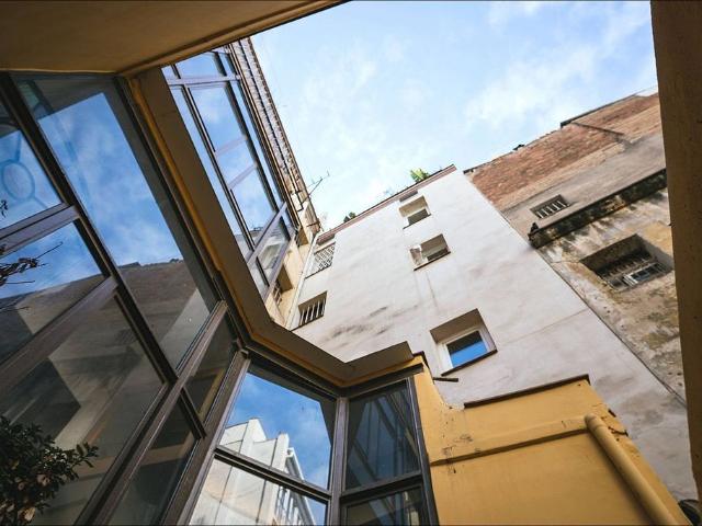 Piso en venta en calle Dels Banys Nous, Barcelona, de 91 m² 3 habitaciones por 410.000